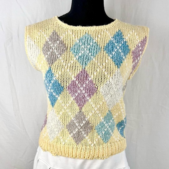 80’s Vintage hand-knit pastel sweater-vest - Picture 2 of 7